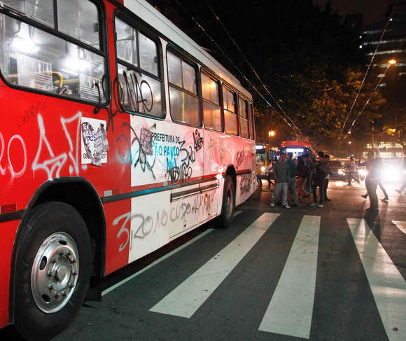 sao_paulo_manifestacao_protesto_sp17j_vemprarua_onibus